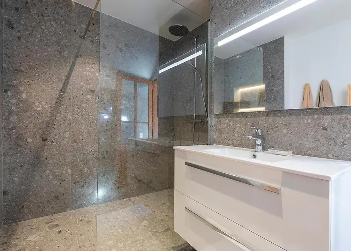 Clos 66 בקתה שאמוני